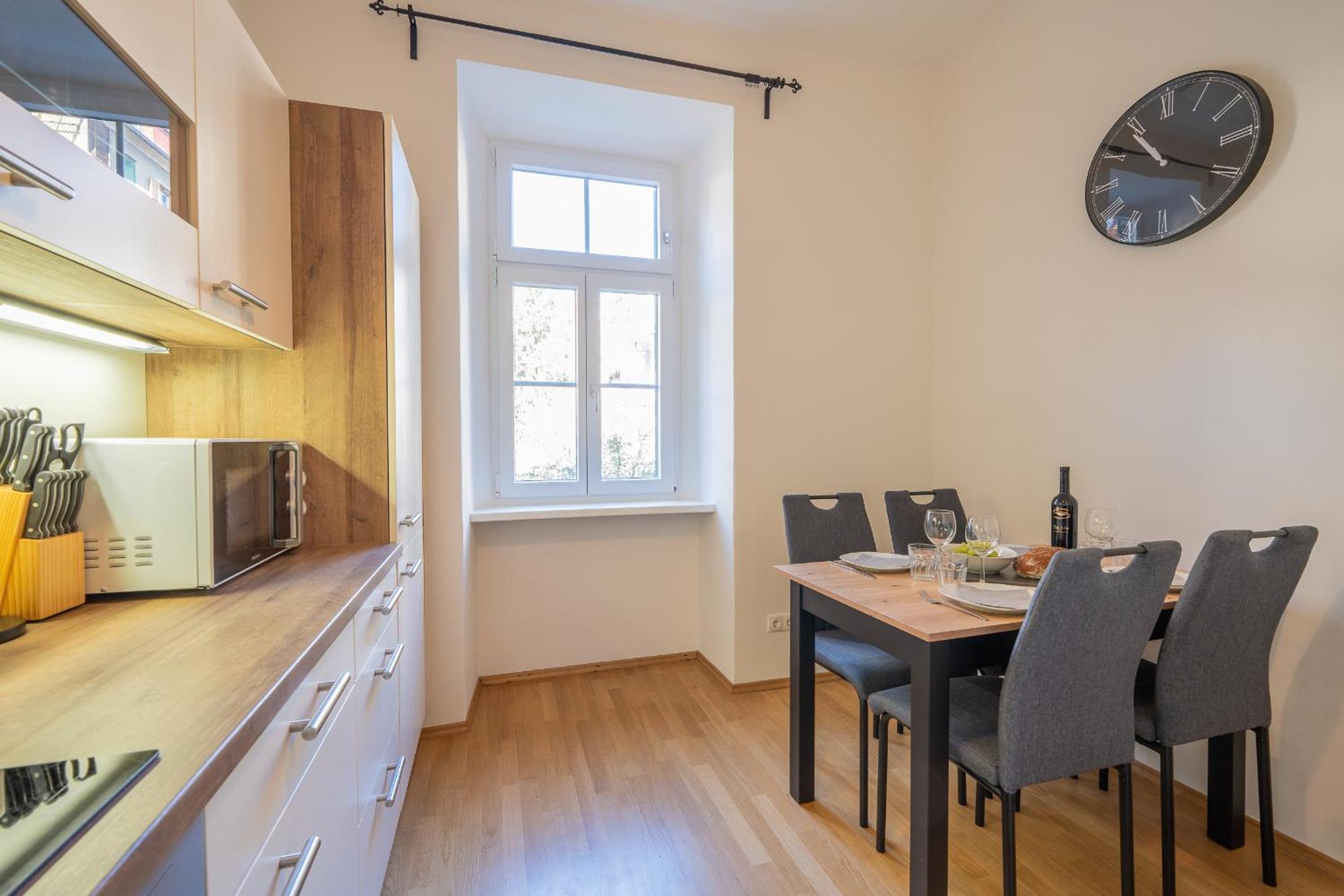 M&O Apartment, Zentral In Innenstadt-& Bahnhofsnaehe - Parkgarage Graz Buitenkant foto